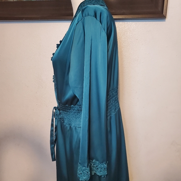 Victoria's Secret Satin Robe with  Embroidery - Picture 5 of 9